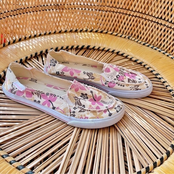 Airwalk Floral Tropical Hibiscus Print Slip On Canvas Shoes Size 6.5 - Picture 2 of 4